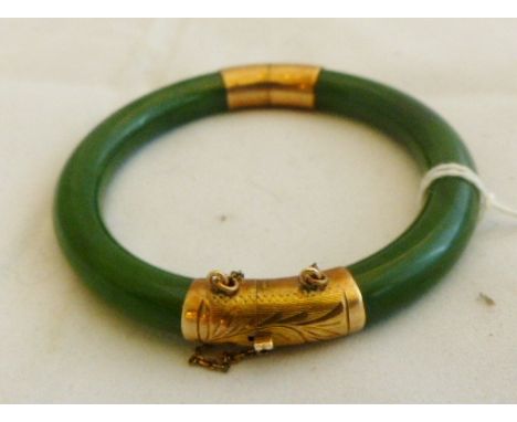 14CT AND JADE BANGLE. 14ct Chinese jade and gold bangle 