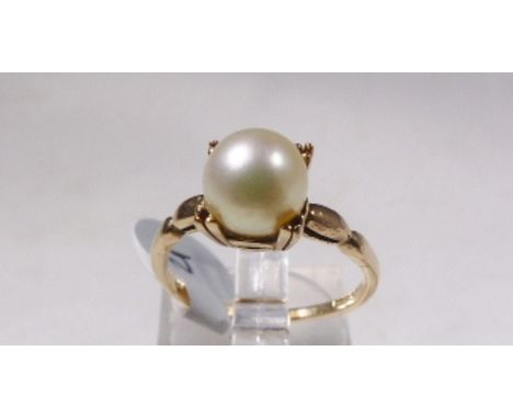 9CT PEARL SOLITAIRE RING. 9ct gold vintage pearl solitaire ring, size M/N