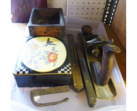 ASSORTED ITEMS. Tray of assorted items including woodworking plane, vintage spirit level and storage boxes