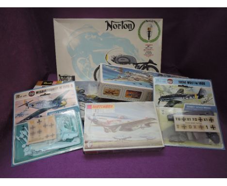 Five 1:72 scale model Aircrafts plastic kits, Revell B-17, Matchbox 510 Mustang, Airfix Flying Fortress, Messerschmitt and Fo