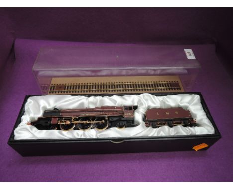 A Hornby limited edition 00 gauge 4-6-2 loco &amp; tender, Princess Elizabeth, in presentation box with track plinth display 