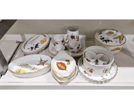 Collection of Royal Worcester 'Evesham' and 'Wild Harvest' pattern ceramics&nbsp;to include lidded tureens, dishes of various