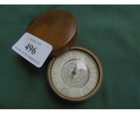 Small boxwood Georgian lidded compass 