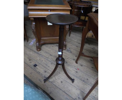Oak jardiniere stand, turned central support on tripod legs  