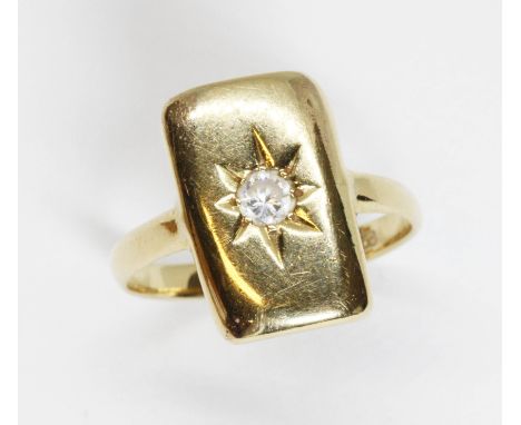 An antique signet ring set with a colourless stone, marked '18ct', gross weight 3.1g, size K.