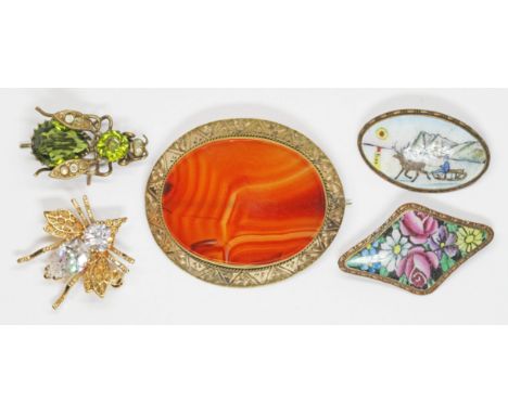 A group of five antique/vintage brooches comprising two bee brooches, two enamel brooches and a victorian yellow metal agate 