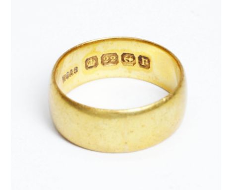 A hallmarked 22ct gold wedding band, weight 5.7g, size K.  Condition - good, general wear.
