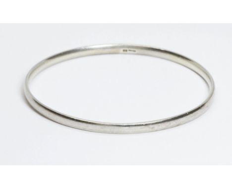A 9ct white gold bangle, hallmarked; sponsor 'SB', Sheffield 2008, diameter 67mm, weight 18.6g.  Condition - good, minor wear