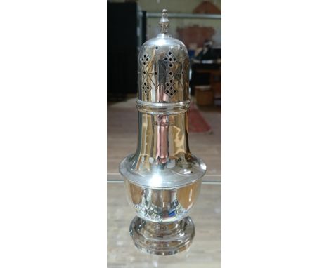 A hallmarked silver sugar shaker, height 18cm, weight 4ozt.Note:- R Stewart Ltd, Sheffield, 1934.