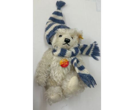 Steiff teddy bear in original box, Winter with hat and scarf, 18cm tall