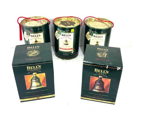 Selection of Bells Old Scotch Whisky Christmas decanters to include Christmas 1990, 1988, 1989, 1992 and 1995 all sealed in t