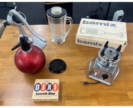 Selection vintage kitchenalia to include blender, bamix, juice squeezer etc 