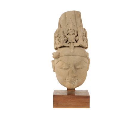 CARVED SANDSTONE HEAD OF A BODHISATTVA, KUSHAN STYLE, 12TH / 13TH CENTURY OR LATER, with a serene expression and wearing an o