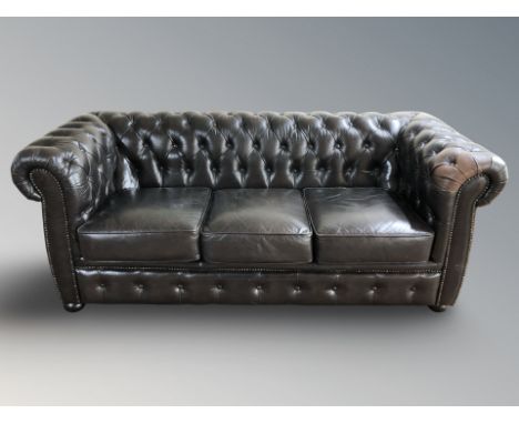 A modern Chesterfield brown buttoned and studded leather three seater settee, 200 cm x 94 cm x 78 cm, matching two seater set