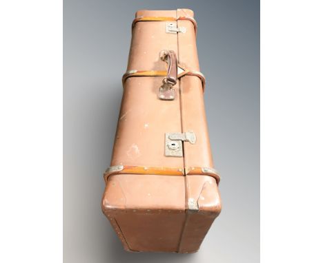 A vintage luggage case, with 91 cm 