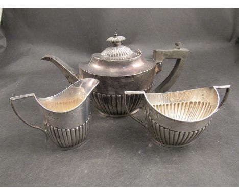 A Victorian Mappin & Webb silver three piece tea service, 704g