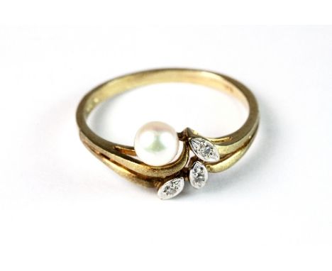 9ct Cultured pearl and diamond ring (O)