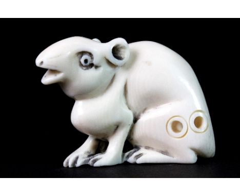 A signed early 20thC Japanese ivory rat netsuke