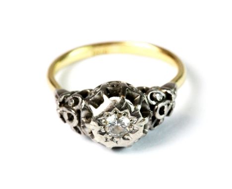 An antique 18ct gold diamond solitaire ring (T)