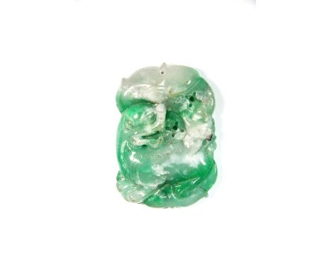 A Chinese carved jade young dragon amulet (5.5cm)