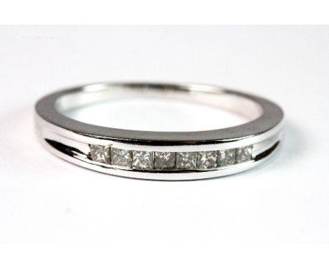 18ct white gold half eternity ring (O.5)