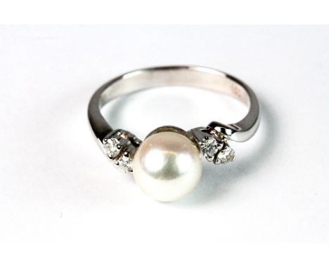 18ct white gold cultured pearl and diamond ring (O)