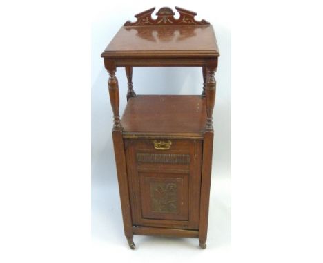 An Edwardian walnut coal purdonium, the oblong top with moulded edge and broken arched back rail over an open shelf with four