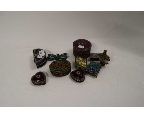 MIXED LOT : VARIOUS MODERN SMALL METAL AND ENAMELLED NOVELTY TRINKET BOXES