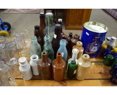 QUANTITY OF GLASS AND CERAMIC VINTAGE BOTTLES