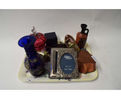 MIXED LOT : CRANBERRY GLASS SUGAR BASIN, SILVER PLATED PHOTO FRAME, MODERN CLOISONNE VASES AND OTHER ITEMS