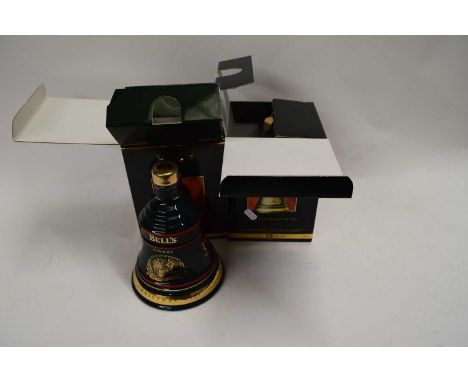BELLS SCOTCH WHISKY CHRISTMAS DECANTER 1995 AND CHRISTMAS DECANTER 1992, BOTH WITH ORIGINAL BOXES SEALED AND FULL