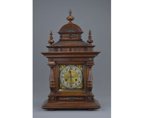 A Victorian oak cased two train mantle clock in working order with pendulum. No key. 33cm x 59cm