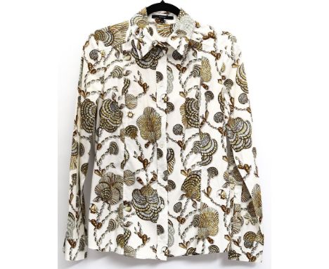 Sommerliche Bluse, Gucci. Weiße Baumwolle  (gewebt) in sommerlicher Qualität mit aufgedrucktem "Muscheln"-Motiv. Liegekragen,