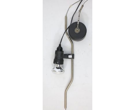 Castiglioni, Achille (1918 Mailand 2002) Einspannleuchte "Parentesi", einflammig. Schwarzer Kunststoffkorpus, Metall (teils v