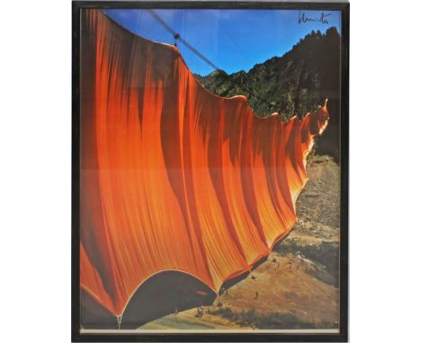 Christo (1925 Gabrowo/Bulgarien - New York 2020) "Valley Curtain, Rifle, Grand Hogback". Offsetdruck, re. o. mit schwarzem Wa