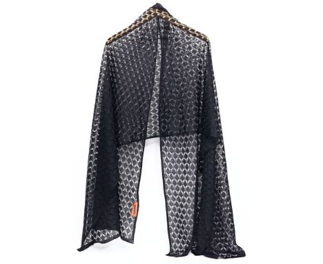 Foulard, Missoni. Schwarze, semi-transparente Viskose. Kaum Tragespuren. Made in Italy. D. ca. 69x 200 cm.