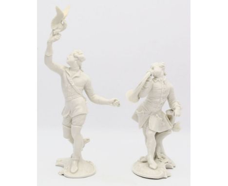 Zwei Skulpturen, Nymphenburg. "Falkner" und "Jagdhornbläser", aus der "Nymphenburger Jagd", weiß. Blütenapplikationen teils l