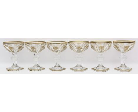 Sechs Champagner-Schalen, Baccarat, "Harcourt". Farbloses Kristallglas, mit Golddekor "Empire". Je mit Ätzmarke Baccarat Fran