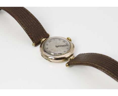Damenarmbanduhr "ROLEX". Rundes Gehäuse 375/000 Rosé-G. Silberfarbenes Zifferblatt mit römischen Ziffern. Handaufzug. Bez. "R
