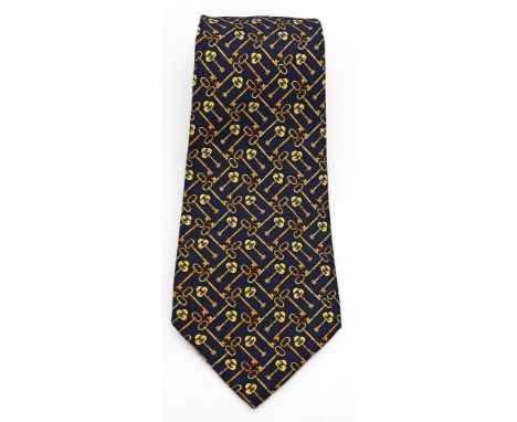 Vintage-Seidenkrawatte, Chanel. Schwarze Seide mit "Schlüssel & CC-Logo"-Motiv. L. Tragespuren. Mit Firmensignet "CHANEL PARI