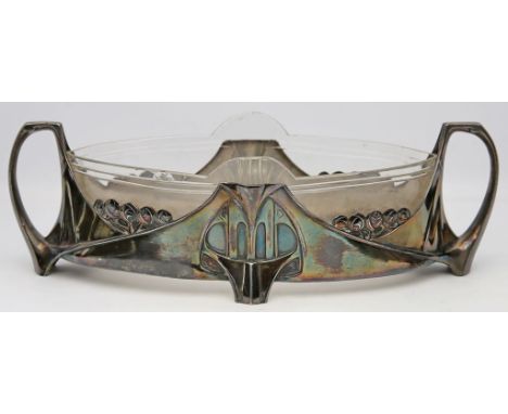 Ovale Jugendstil-Schale, WMF. Britannia, versilbert. Ovale Wandung mit seitlichen Henkeln und teils floralem, teils Ornamentr