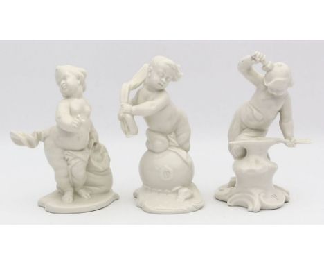 Drei Skulpturen, Nymphenburg. Amoretten als unterschiedliche, allegorische Darstellungen, weiß. Prägemarke Nymphenburg, ab 19