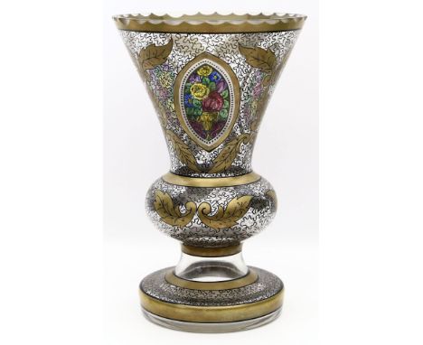Pautsch, Hermann Vase in Pokalform. Farbloses Glas. Wandung mit Schwarzlot- und Goldmalerei, schau- und rückseitig je vierpas