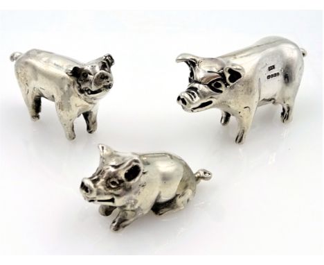 Three silver pigs, by James R Biggins Sheffield 2013, 2014 and 2015 4.8cm diminishing   Condition Report   Click here for fur