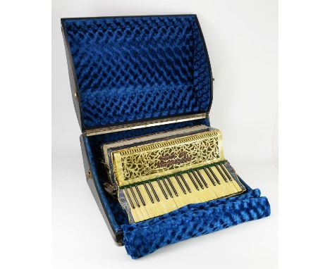 Stradella Cooperatura de Luxe accordion, in a hard case