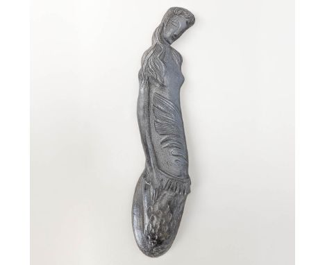 A ceramic mermaid with antracite metallic glaze, for Perignem. (4 x 13 x 63 cm)