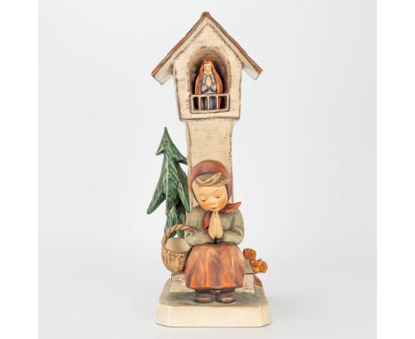 A large Goebel Hummel statue and marked number 84/5. (15 x 12 x 32 cm)