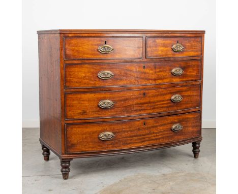 A commode with 5 drawers and curved front and made in the UK. 19th century. (54 x 100 x 87 cm)