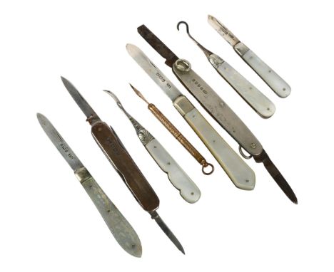 5 silver-bladed and mother-of-pearl handled fruit knives, 2 silver-handled and bladed fruit knives, and gilt-metal etc 