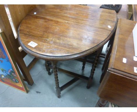 Small oak barleytwist gate-leg table